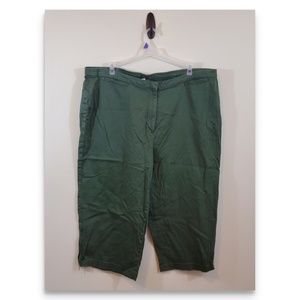 Green chino capris
